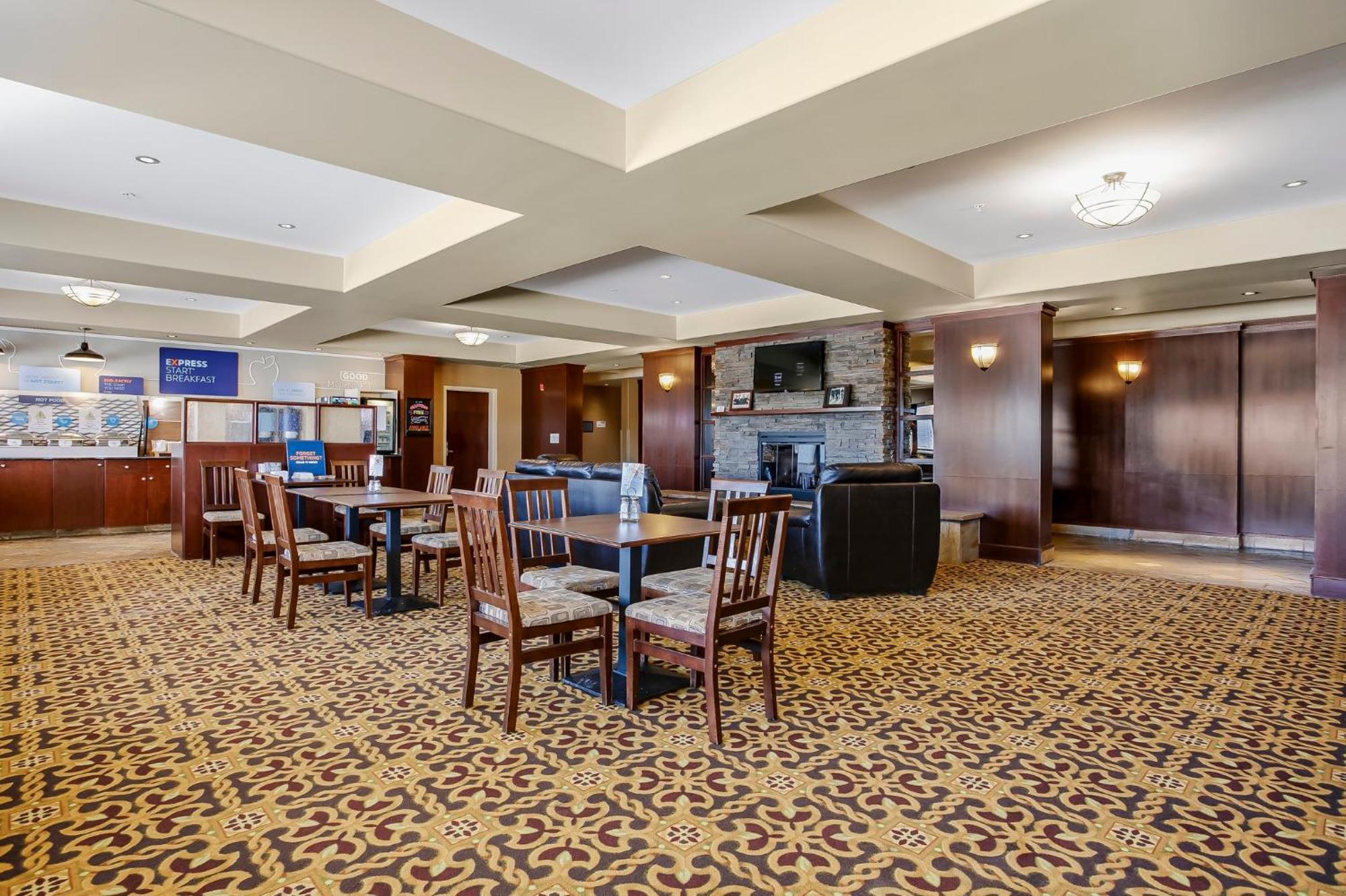 Holiday Inn Express Hotel & Suites - Slave Lake By Ihg Exterior foto